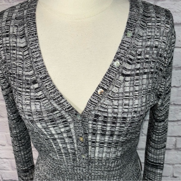 House of Harlow 1960 Marled Black Grey Ribbed Knit V Neck Henley Sweater L - Picture 5 of 9